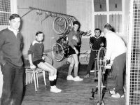 Szenen aus dem Radball-Training, 1965